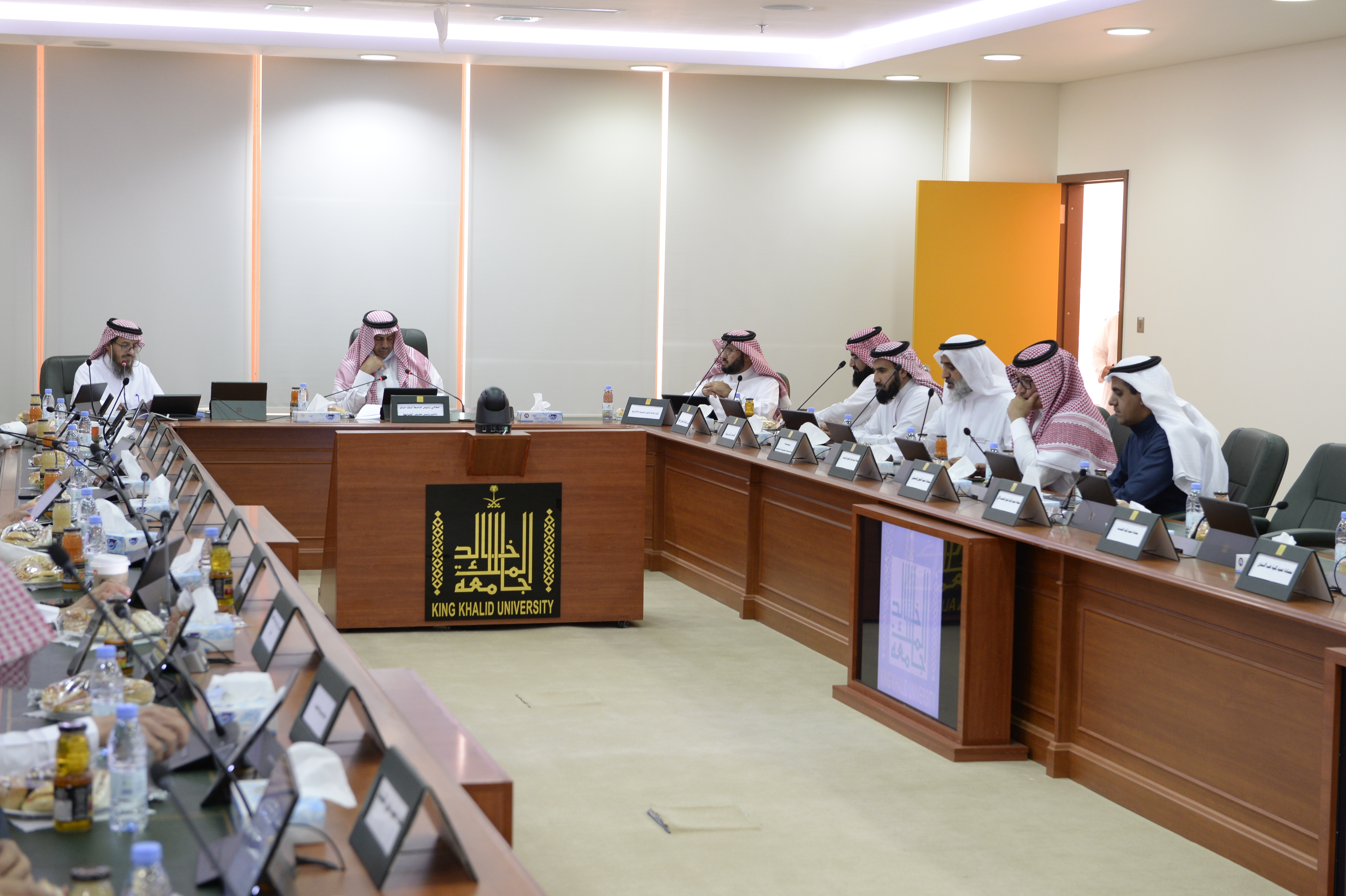مجلس الجامعة يقر في اجتماعه الثالث إنشاء جمعية للدراسات والممارسات القيمية