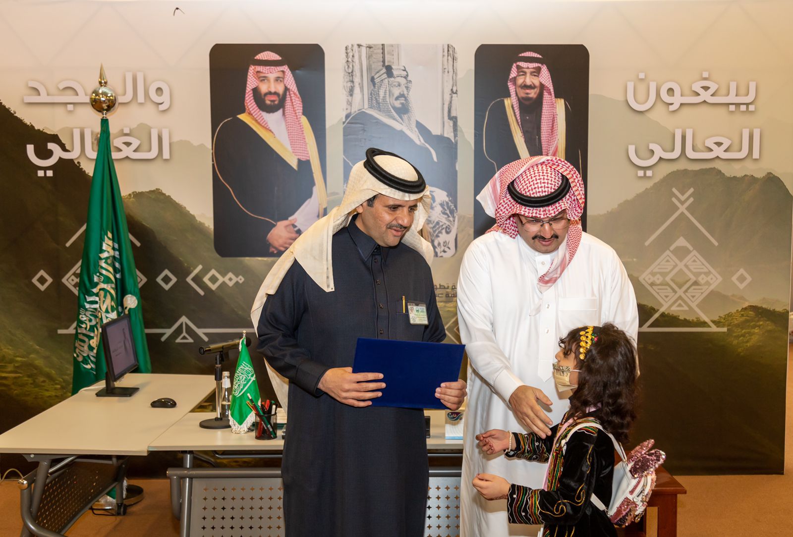 الأمير تركي بن طلال يدشن معرض إدارة تعليم عسير التثقيفي بقمم وشيم