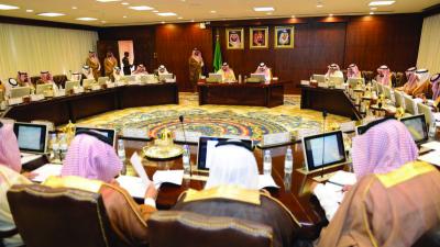 أمير عسير يرأس اجتماع مجلس المنطقة ويؤكد على خدمة المواطن والمقيم