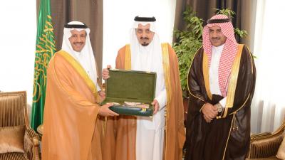 أمير عسير يستقبل معالي مدير الجامعة