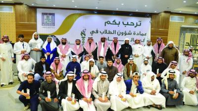 تتويج الفائزين بالأولمبياد الثقافي بالجامعة