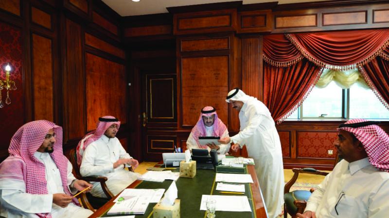 مدير الجامعة يدشن منظومة الخدمات الإلكترونية للدراسات العليا