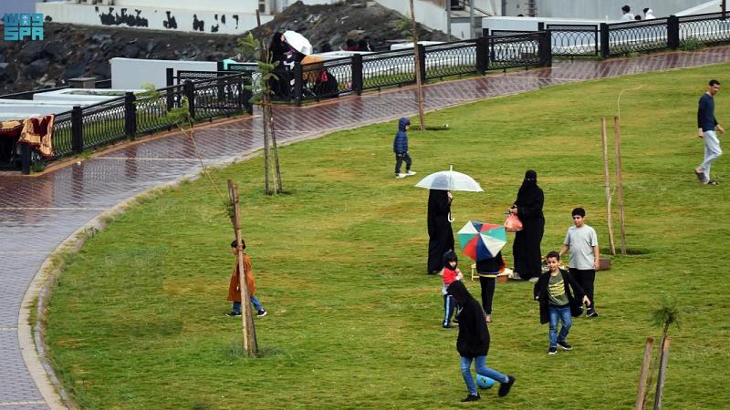 حدائق ومتنزهات عسير تشهد إقبالاً كبيراً من الزوار في عطلة نهاية الأسبوع