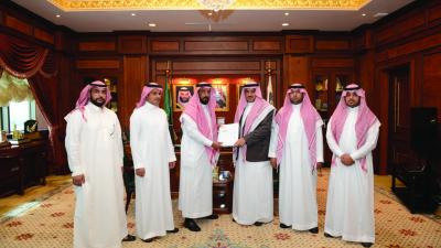 مدير الجامعة يتسلم التقرير المالي السنوي من المراجعة الداخلية