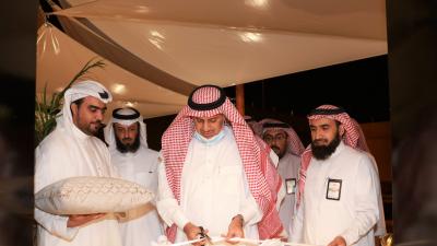 رئيس الجامعة يفتتح مسرح المجمع الأكاديمي للطالبات بطريق الملك عبدالله بعد إعادة تأهيله