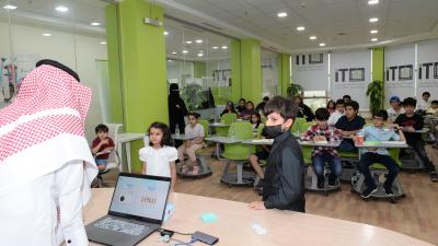 تقنية المعلومات بالجامعة تدرب أربعين طفلًا على أساسيات الروبوتات