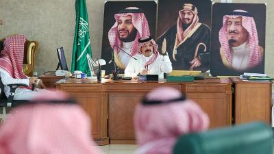 سموُّ الأميرِ تركي بن طلال يعقدُ المجلسَ العامَ في محافظة سراة عبيدة