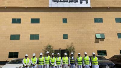 نادي ريادة الأعمال في زيارة ميدانية لمصنع دهانات الجزيرة
