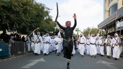 انطلاق مهرجان قمم الدولي للفنون الأدائية الجبلية في سبعة مواقع بعسير