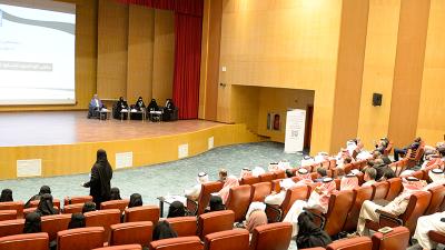 رئيس الجامعة يرعى ملتقى الدراسات العليا الثاني بكلية العلوم الإنسانية