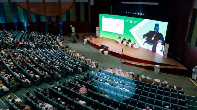 اختتام أعمال الملتقى العلمي الثالث لطلاب المنح الدراسية بالجامعة