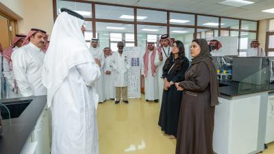  وفد من أرامكو السعودية يطلع على أعمال وتقنيات مركز أبحاث النحل ومنتجاته بالجامعة
