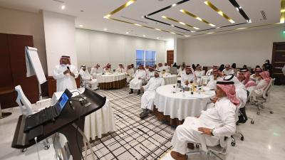معهد الدراسات والخدمات الاستشارية بالجامعة يختتم سلسلة من الدورات التدريبية في نظام المشتريات والعروض الفنية والمالية