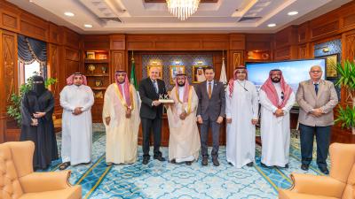 الأمين العام لاتحاد الجامعات العربية يزور الجامعة ويطلع على ممكّناتها