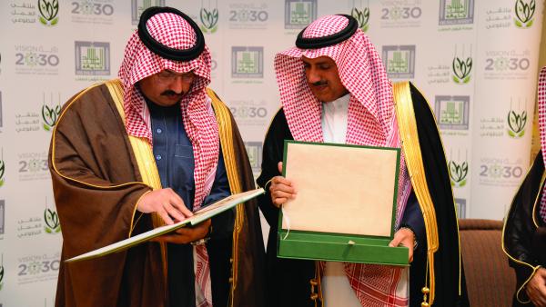 أمير عسير يدشن فعاليات «ملتقى عطاء التطوعي»