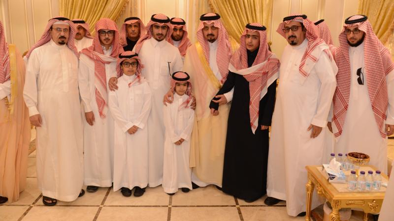 أمير عسير يتلقى التعازي في وفاة الأمير منصور بن مقرن ومرافقيه