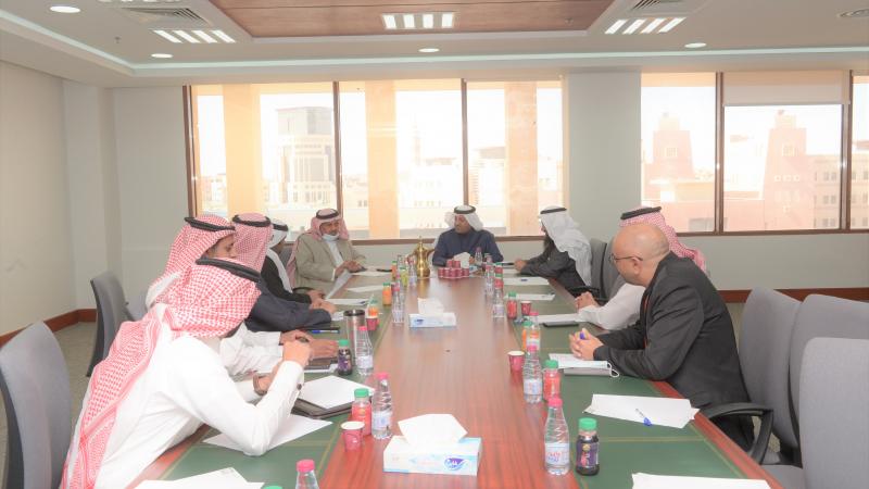 رئيس الجامعة يتفقد كلية الأعمال بالقرعاء ويشهد انعقاد مجلس الكلية