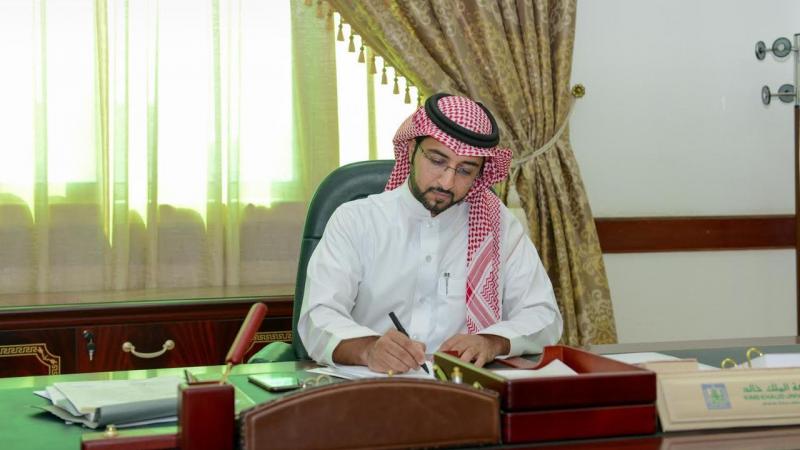 الدكتور عبدالعزيز العمري:بث الروح الإيجابية بين الموظفين أفضل من إخضاعهم لتنفيذ قوانين العمل..