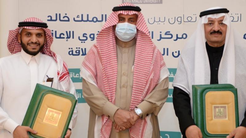 رئيس الجامعة يشهد توقيع أربع اتفاقيات لخدمة الطلاب ذوي الإعاقة