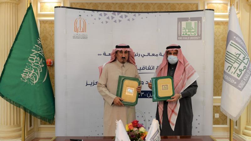 توقيع اتفاقية تعاون بين الجامعة ودارة الملك عبدالعزيز