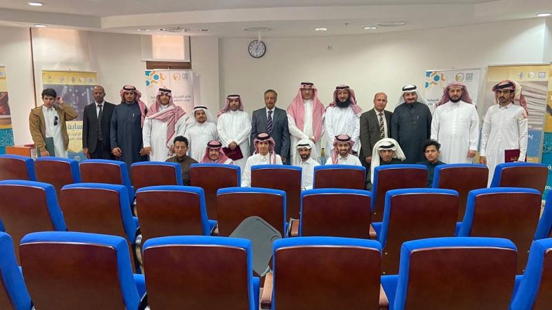 نادي القلم يكرم المشاركين في أنشطته