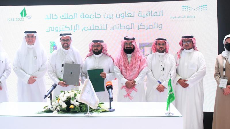 الجامعة تختتم مشاركتها في مؤتمر التعليم 2022 بـ 7 اتفاقيات و5 ورش وتهيئة 75 برنامجًا للاعتماد