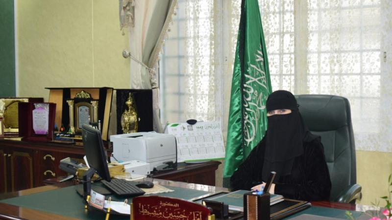 الدكتورة أمل آل  مشيط:      أسعى لإعداد كوادر محترفة معرفيا ومهاريا وتأهيل الطلاب للحصول على شهادات معتمدة دوليا