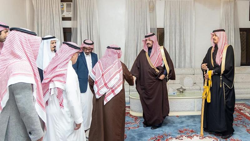سموُّ أميرِ عسير يعزِّي أسرةَ آل أبو ملحة