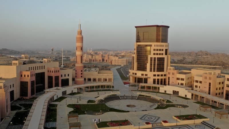 الجامعة تطلق برامج حملة مكافحة المخدرات بلقاء توعوي للشيخ المطلق