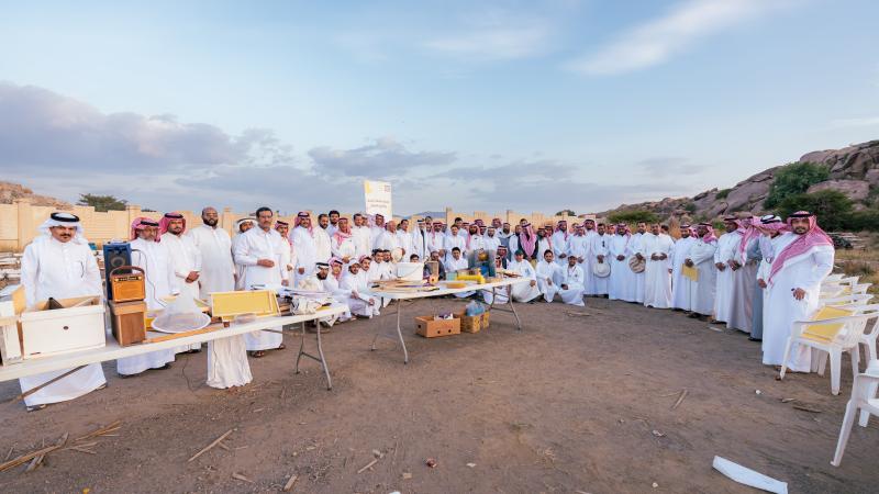 الجامعة تدرب أكثر من 100 مستفيد على تربية النحل وإنتاج العسل