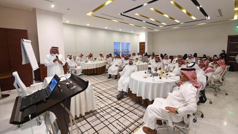معهد الدراسات والخدمات الاستشارية بالجامعة يختتم سلسلة من الدورات التدريبية في نظام المشتريات والعروض الفنية والمالية