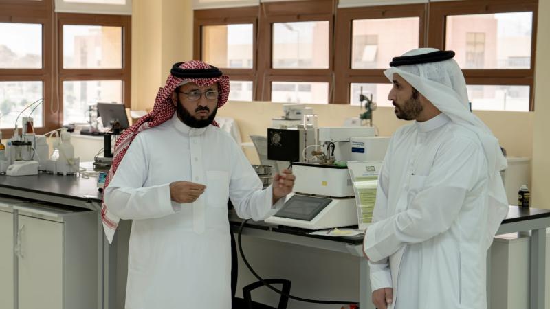 رئيس الجامعة المكلف يطلع على مرافق ومعامل كليتي الهندسة والعمارة والتخطيط استعدادًا للعام الجامعي 1446