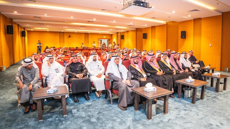 الجامعة تنظّم جلسة حوارية بمناسبة يوم العلم