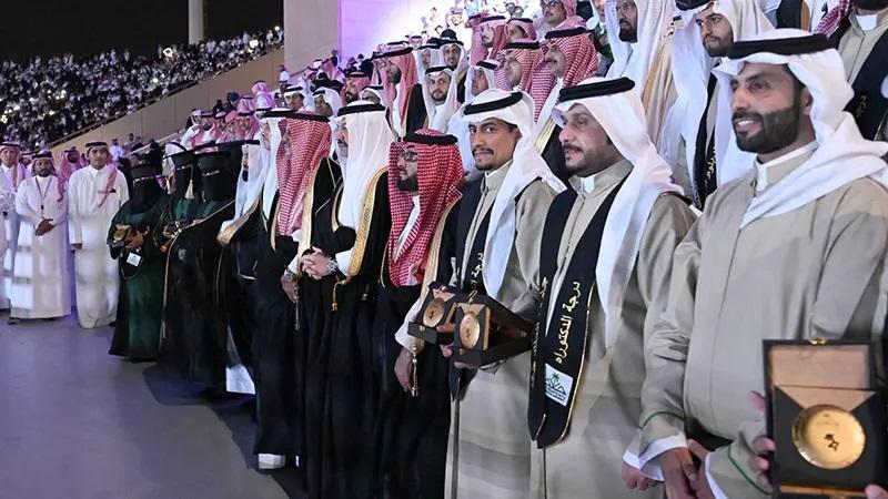 أمير منطقة عسير يرعى حفل تخرج 17 ألف طالب وطالبة من الجامعة